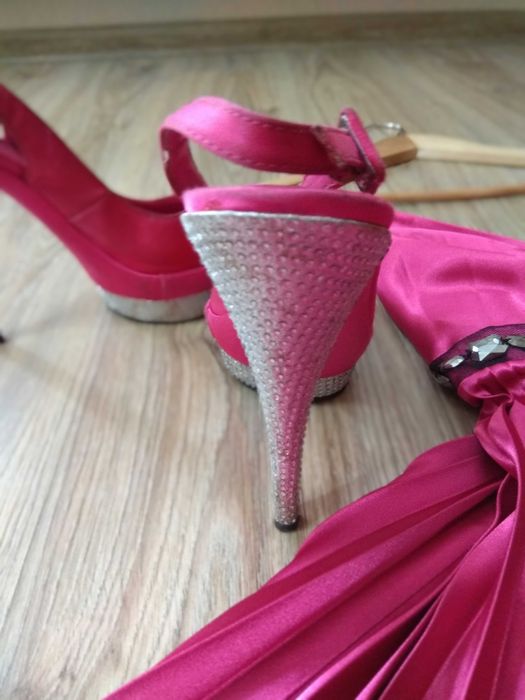 Sukienka  fuksja+ buty gratis