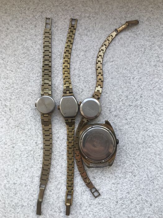 Часы позолоченные в колличестве 4 штук