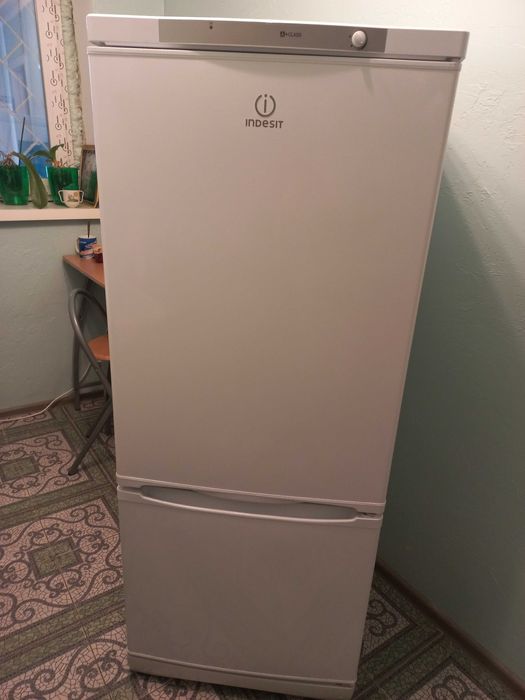 Холодильник Indesit стан нового