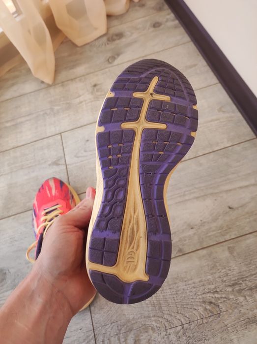 Жіночі кросівки ASICS