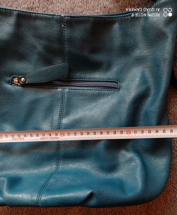 Torebka turkusowa z wieloma skrytkami