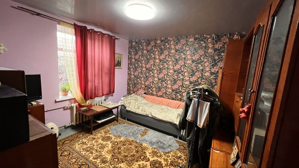 Продається двоповерхова квартира Леваневців,Приватному секторі Ліски