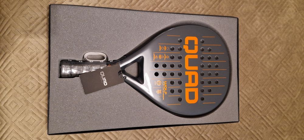 Vendo raquete de padel QUAD WOLF nova