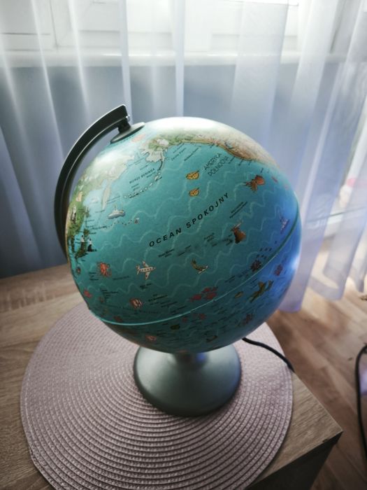Globus podświetlany na podstawie
