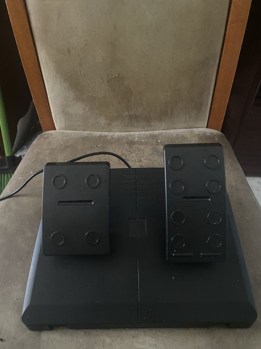 Volante gamer em bom estado.