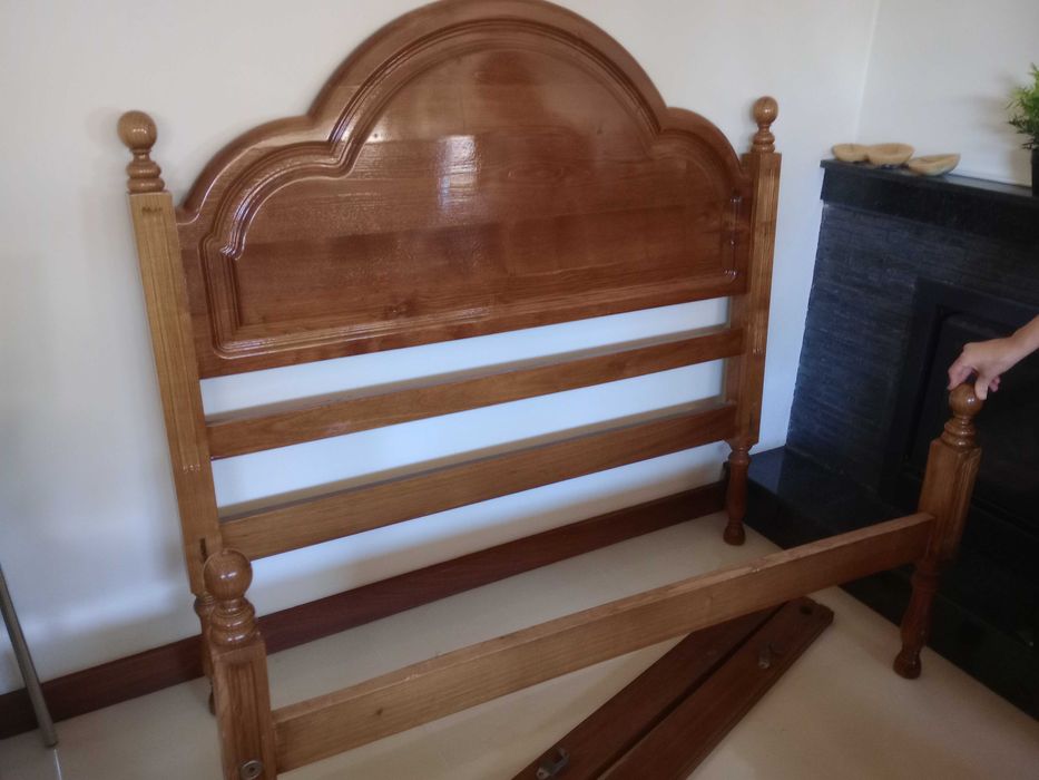 Cama de madeira completa