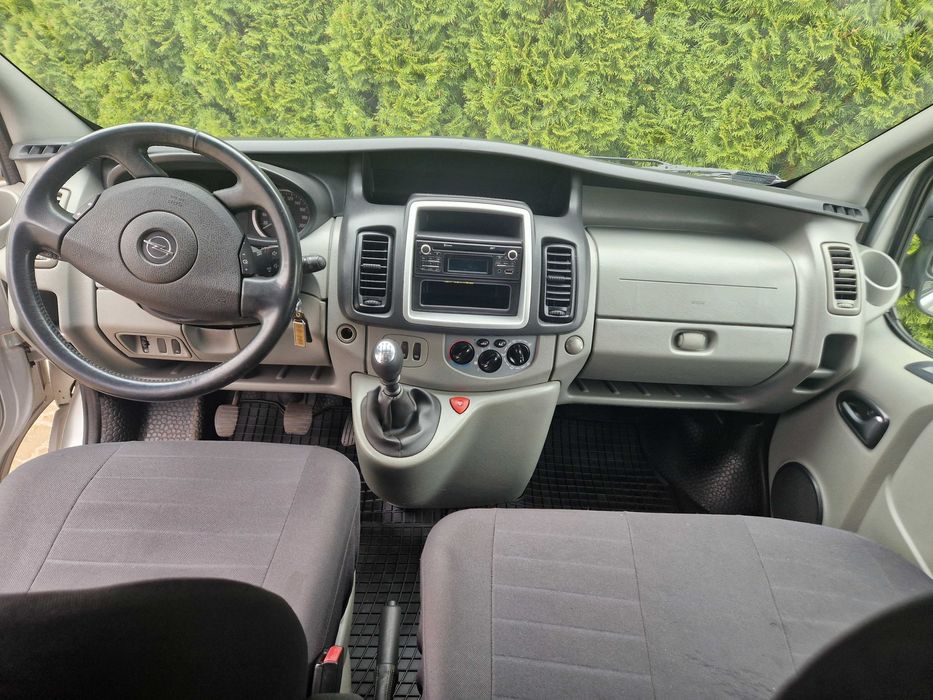 Sprzedam Opel Vivaro 9 osob.