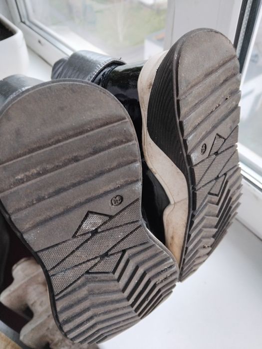 Продам дутики,ботинки.