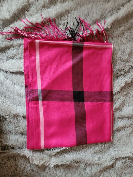 Nowy bez metki szalik fuksjowy