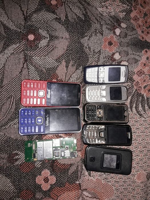 Продам телефони кнопочні,