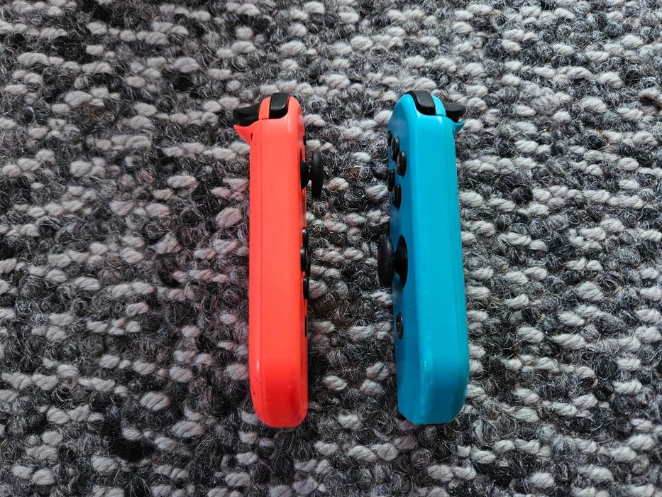 Nintendo Switch Joycon czerwony i niebieski sprawne