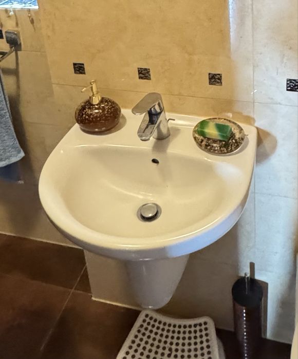 Umywalka z baterią
