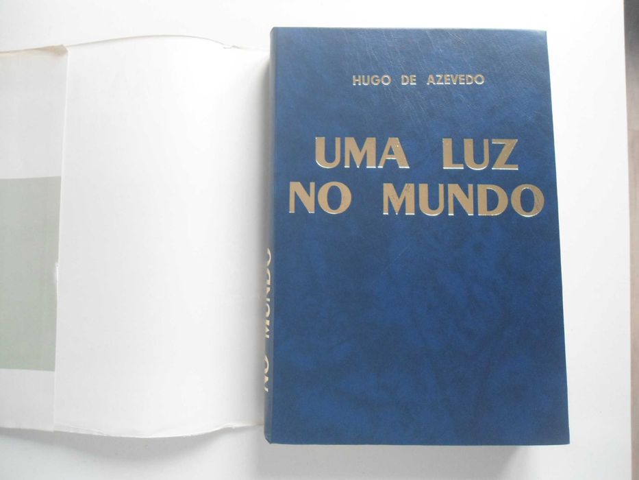 Uma Luz no Mundo por Hugo de Azevedo