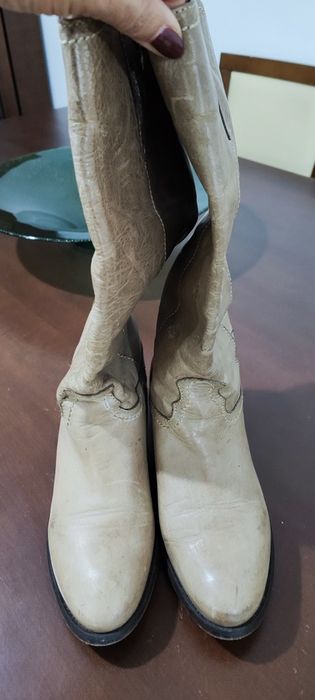 Botas em pele, em bom estado, usadas poucas vezes