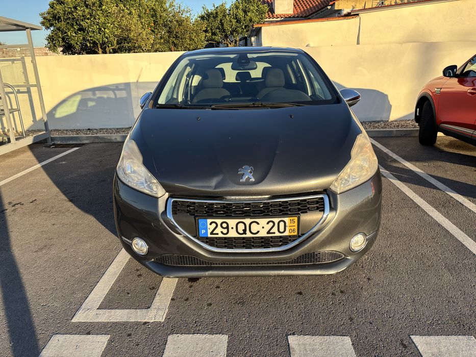 PEUGEOT 208 1.2