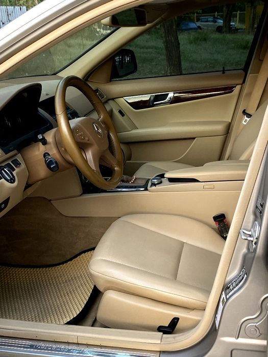 Mercedes-Benz C-Class 2008 VIN WDDGF81X78F142111 фото оголошення 9 з 16