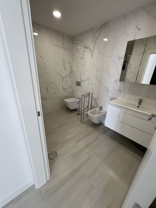 T1 novo a 5min a pé da praia c/ garagem