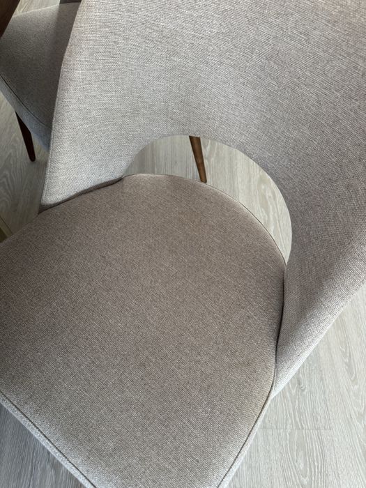 Mesa jantar com cadeira estofadas