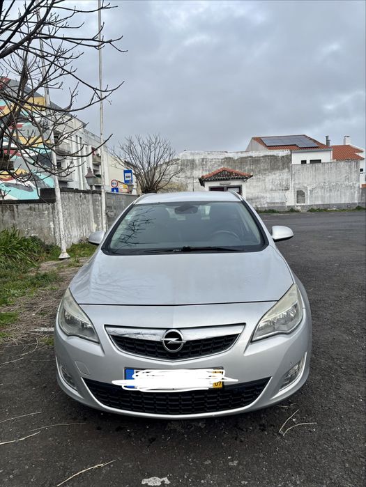 Opel Astra Caravan-2011