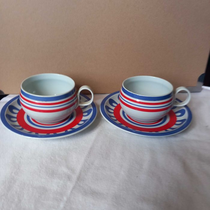 Par de chávenas com pires