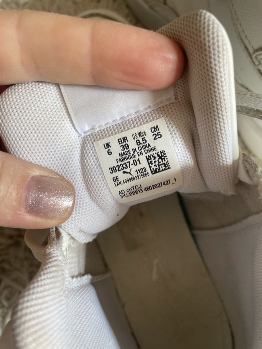 жіночі кросівки моделі Puma Carina Street Mid.