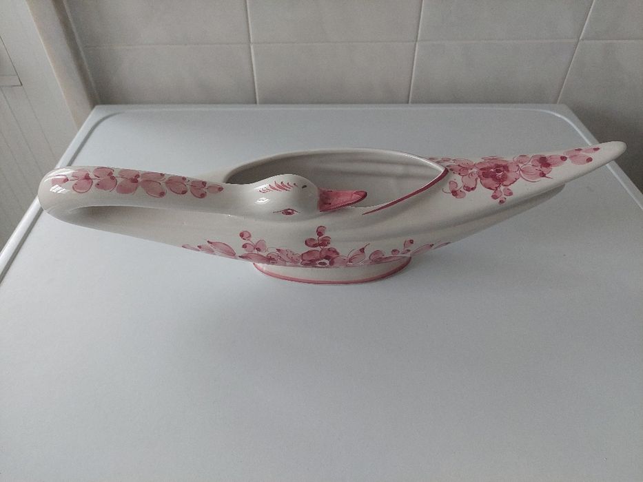 Ceramic item with pink tones429811189920583683