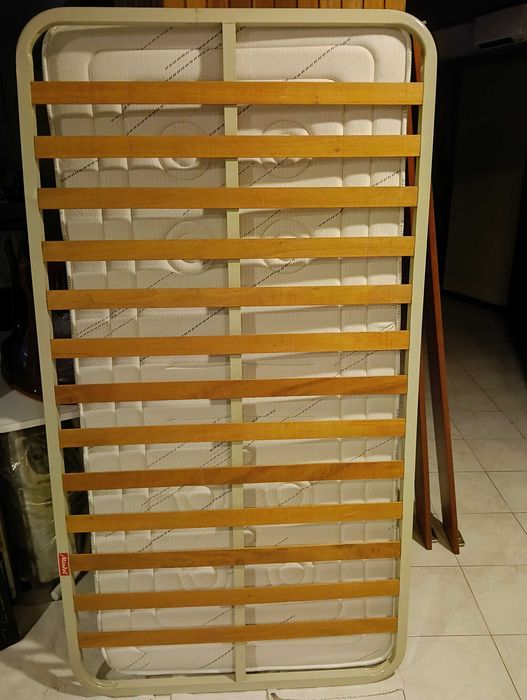 Cama de solteiro em madeira maciça c/estrado e colchão
