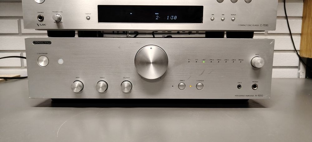 Odtwarzacz CD , Wzmacniacz ONKYO  a 9010. Optical
