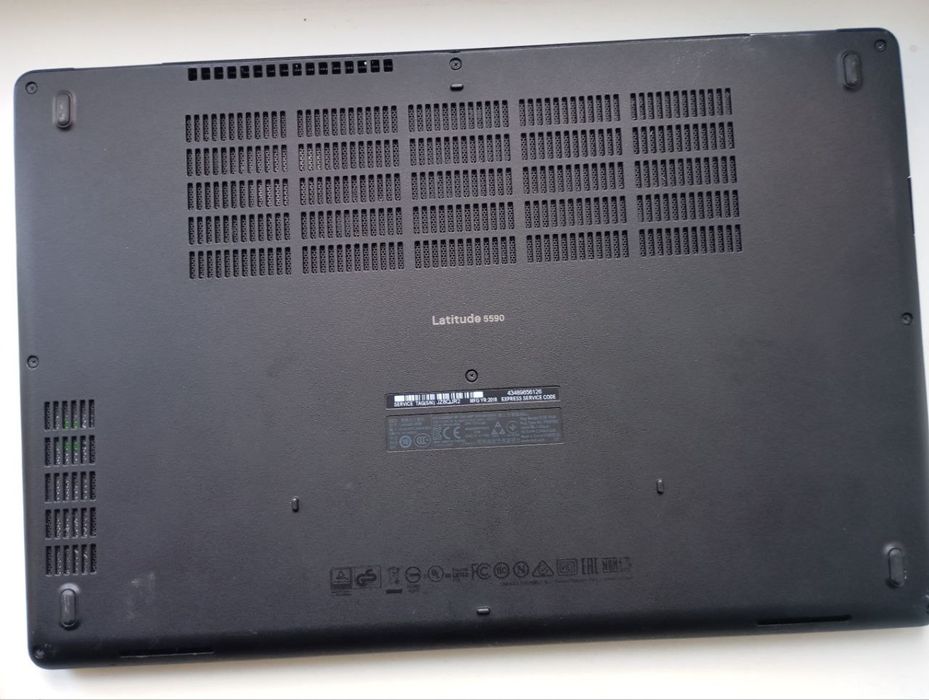 Ноутбук Dell Latitude 5590 i5-8350U/8Gb DDR4/256Gb SSD/15