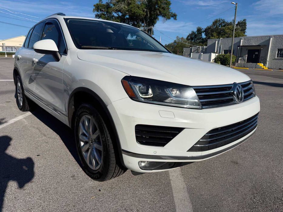 Volkswagen Touareg VR6 Lux      2016