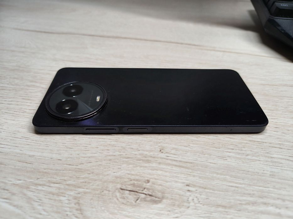 Smartfon Realme 11 5G jak nowy