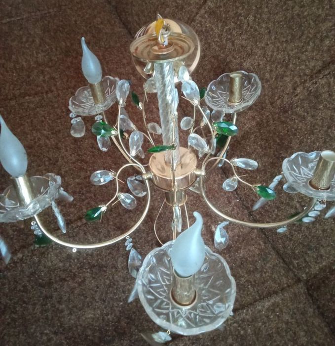 Велика люстра для просторої кімнати, 6 ламп
Міцна основа, стан