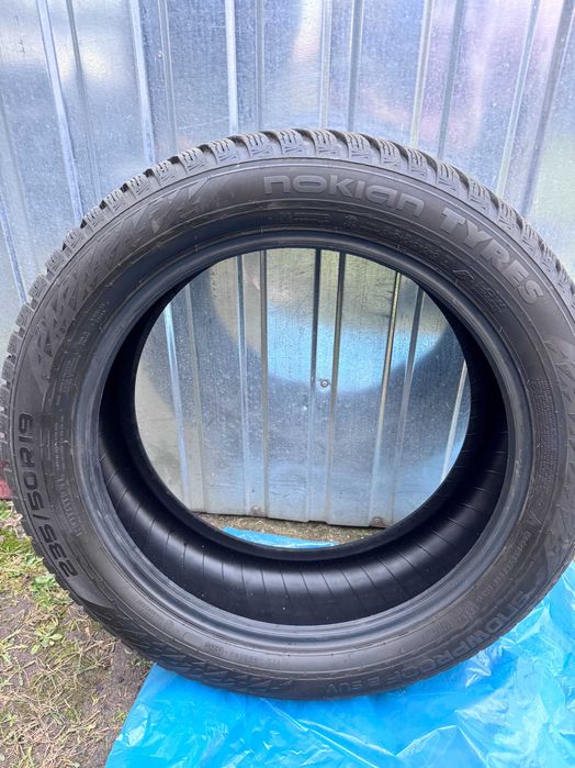 Sprzedam opony Opony Nokian Tyres Snowproof 2 SUV 235/50/19R