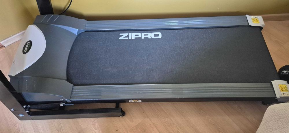 Bieżnia elektryczna ZIPRO Freerun; 18km/h; 150kg; regulacja kąta, stan BDB
