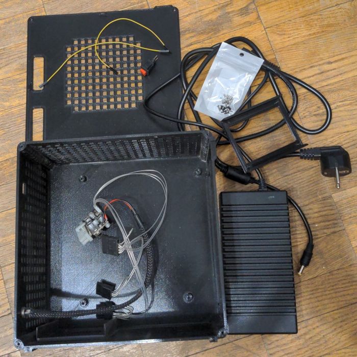 Корпус комп'ютера mini-itx з живленням pico-psu 135W
