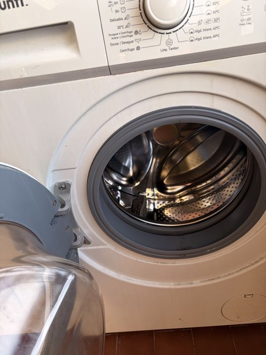 “Máquina de Lavar KUNFT 6Kg – Impecável e a Funcionar Perfeitamente”.