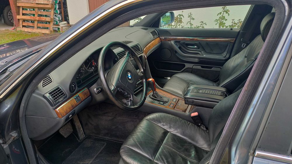 BMW seria 7 E38 3.0 benzyna v8
