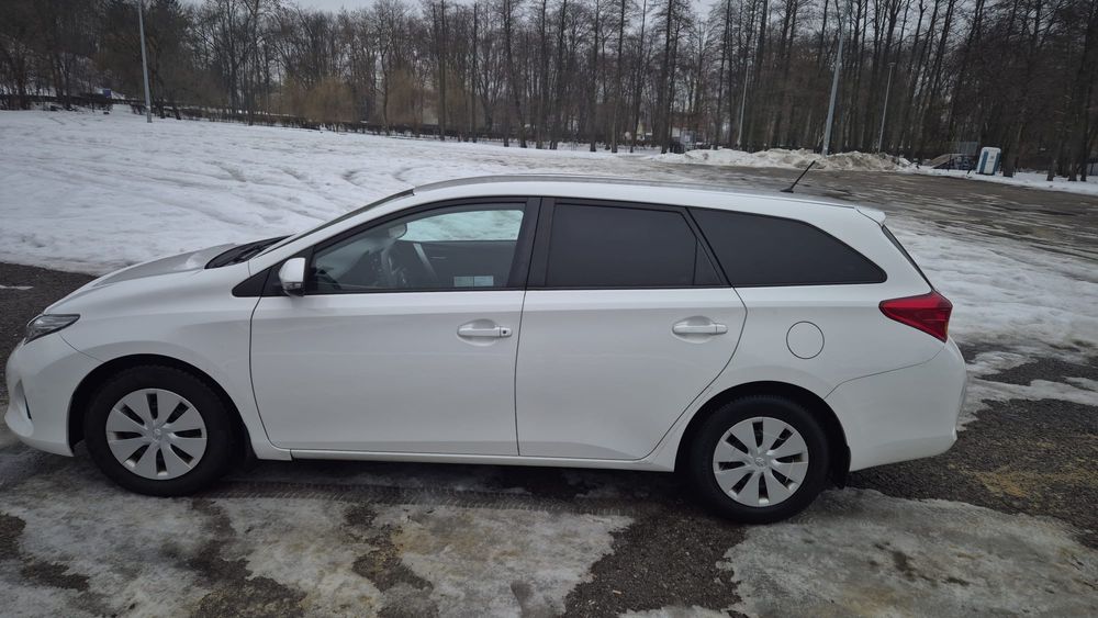 Toyota auris 1.4 d4d 2014 r. kombi drugi wlasciciel