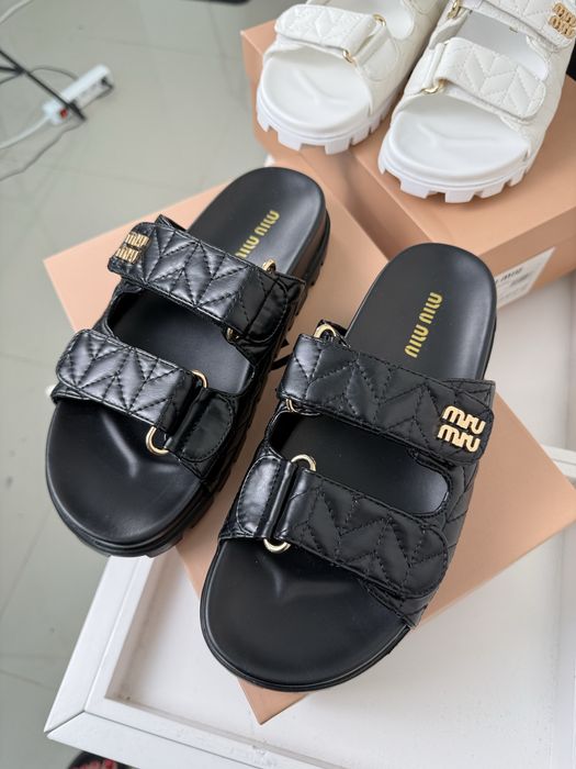 Тапки Miu Miu | шлепки Miu Miu чорні білі В НАЯВНОСТІ