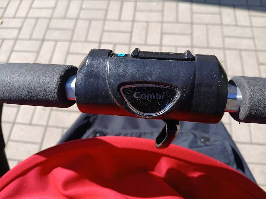 Детская прогулочная коляска  Combi