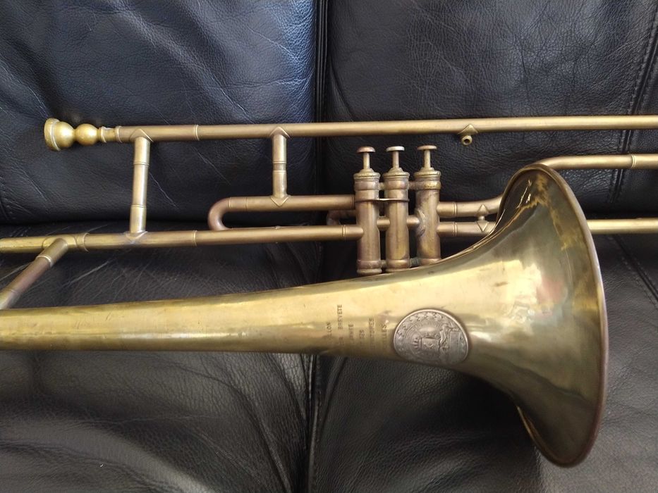 Trombone militar de pistons Mahillon. Ano 1880 a 1910