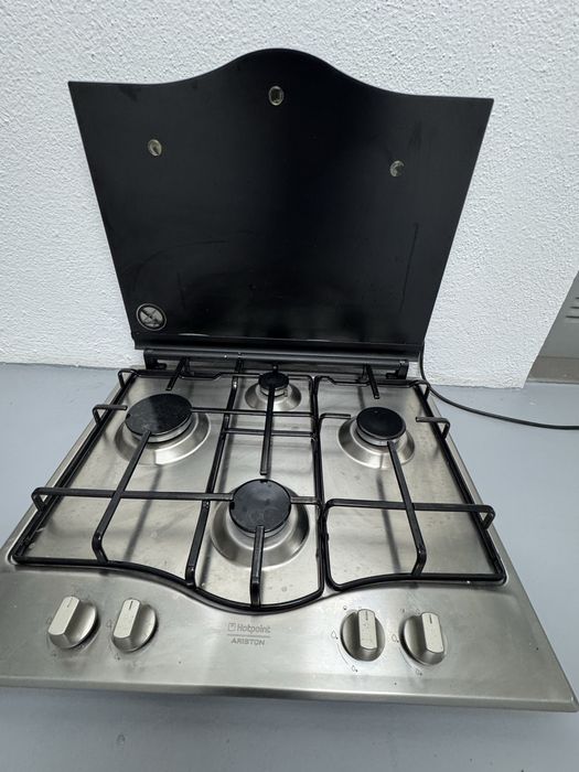 Placa a gás Ariston - com tampa em vidro.