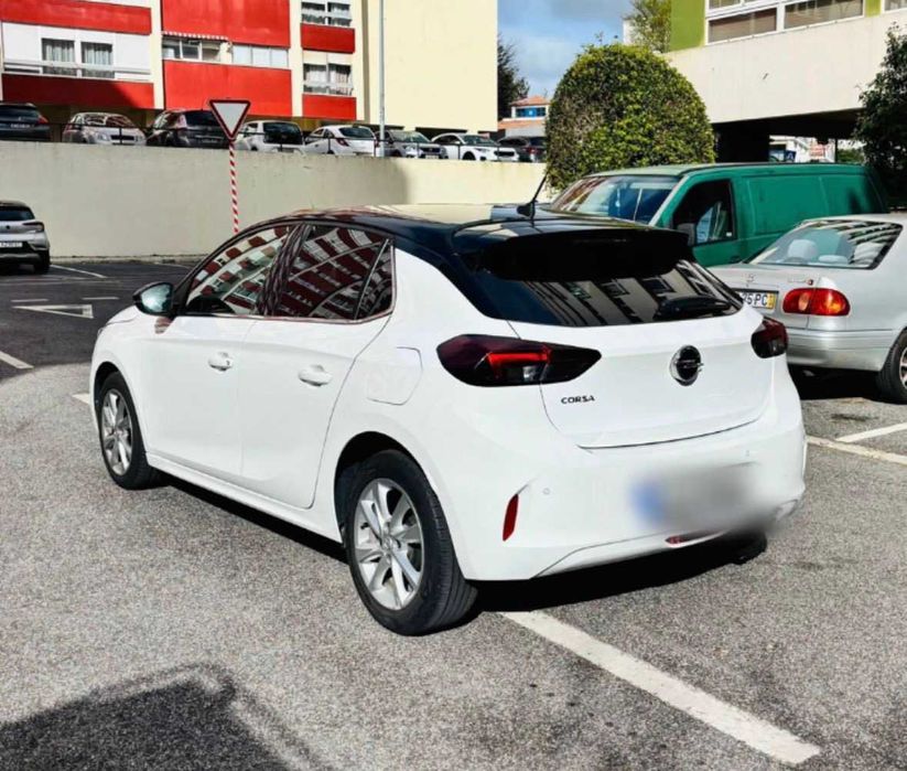 Opel Corsa - gasolina - mecânico - cor branca  com tecto preto