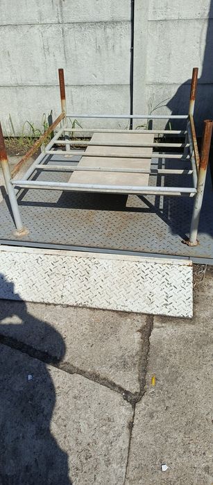 Stojak-podstawa pod mauzera-zbiornik 1000 l.