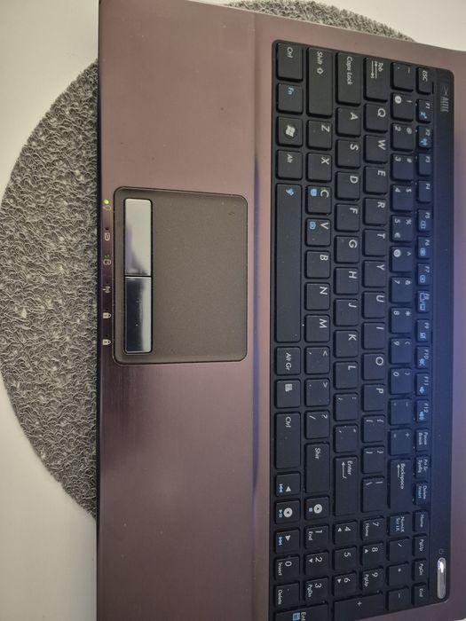 ASUS x53e stan okej