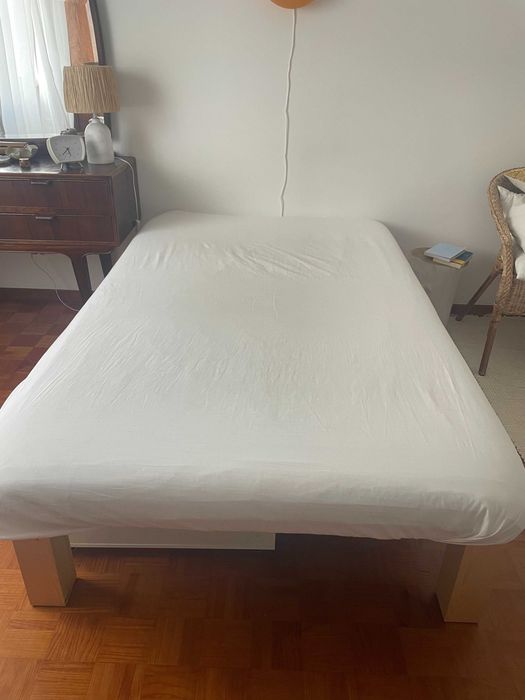 Cama de corpo e meio com colchão — 185 x 115 cm