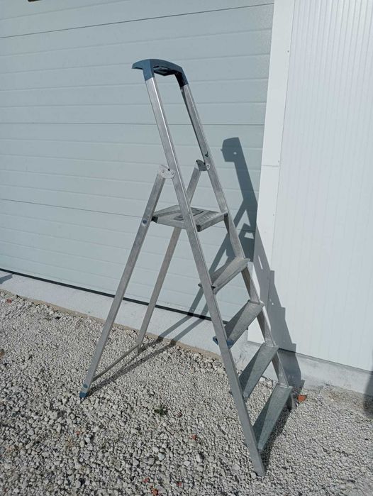 Escadote em aluminio 4 degraus