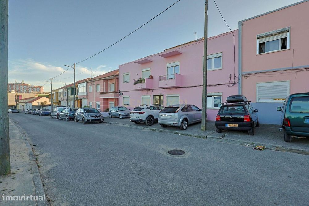 Apartamento T3 Duplex Remodelado no Centro de Corroios