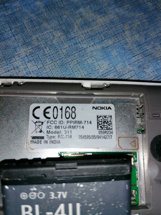 2 Telemóveis  Nokia model 311para peças