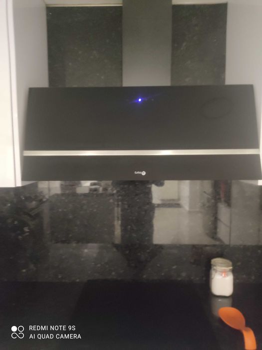 Exaustor de cozinha preto